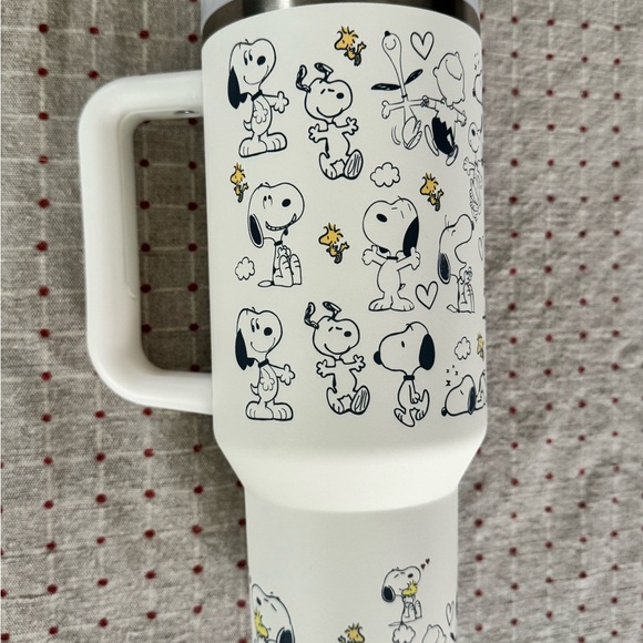 Stanley White Snoopy Tumbler with Handle - Picture 9 of 12